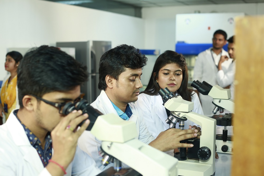 Students can work with individual instrument at laboratory.JPG